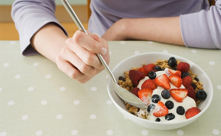 ăn nhẹ trước khi ăn tiệc sẽ giảm béo